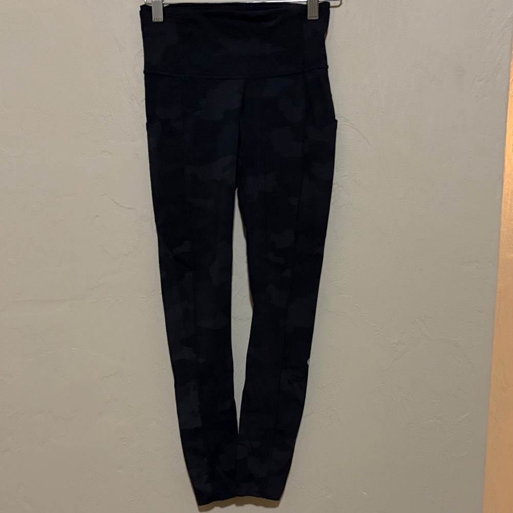 Lululemon High-Waist Fast & Free Black Camo Leggings. 19” Sz 4. Like New!